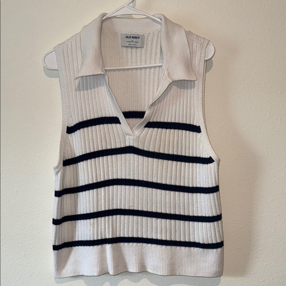 Old Navy Collared Sleeveless Knit Top in White and Black - Picture 1 of 2